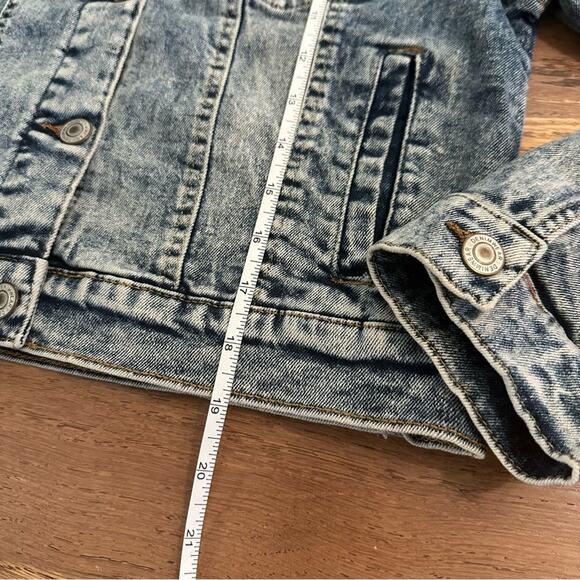 Ashley Vintage Charm Blue Denim Jacket, Acid Wash, Medium - Picture 13 of 13